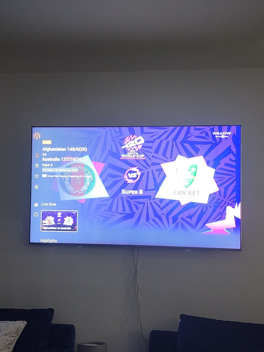 damienosc's tweet photo. @cricbuzz Not that I wanted to know the AU V AF end since I have the setting to NOT display results...WTF cricbuzz/Willow. You guys are a bunch of amateurs. To bad if you want to watch the game after it's played because I'm in a different part of the world. Absolute idiots. https://t.co/HqWUAyJRzK