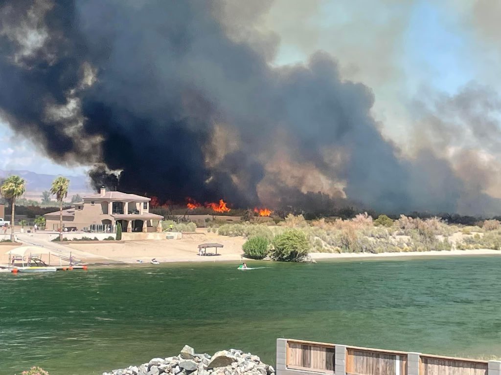 SBCOUNTYFIRE's tweet photo. #NeedlesFire Evening Update 

✅FROS stopped on the California side at 70acres, 50% contained.

🚒FFs working overnight to ⬆️ containment &amp; mop-up.

🏡One structure destroyed 

ℹ️Cause under investigation 

🛑No injuries reported 

*Information specific to CA side of fire https://t.co/UeatMYG1Ab