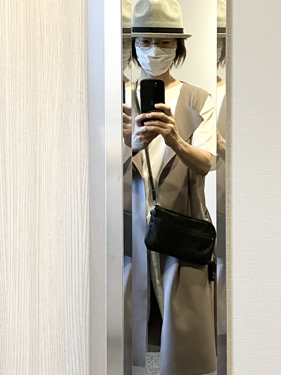 lavender_sachet's tweet photo. 名古屋 #クリエーターズマーケット ２日目始まっています❗️
外は雨でも会場の #ポートメッセなごや は屋根のある展示会場だから問題なし✨
18時まで3号館C-429でお待ちしています♪

画像一枚目はホテルのエレベーターを待っている間、極細ミラーに映っていたのを自撮り😊 https://t.co/wSgRnxTQz7