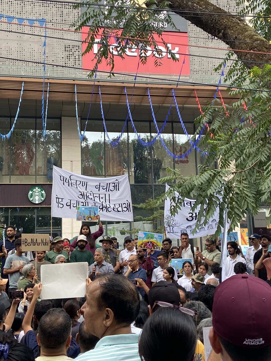komolinii's tweet photo. Paryavaran Bachao Walk/Andolan today in #Dehradun 🌳🌳🌳 #BasAbAurNahi we hold a duty to save our environment around us! no more malls in dehradun!! https://t.co/ujbARgRHjp