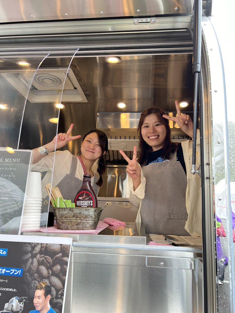 雨の中☔️、チャリティサイン会にお越しください皆様ありがとうございます😊

イベントブースでは
雨でも可夢偉コーヒーやっております☕️
是非お越し下さい🤗

<a href="/KCMotorgroup/">KC Motorgroup (KCMG)</a> 
#SUPERFORMULA #SFjp #SFormula 
#KCMG #Kidscom #carrozzreria