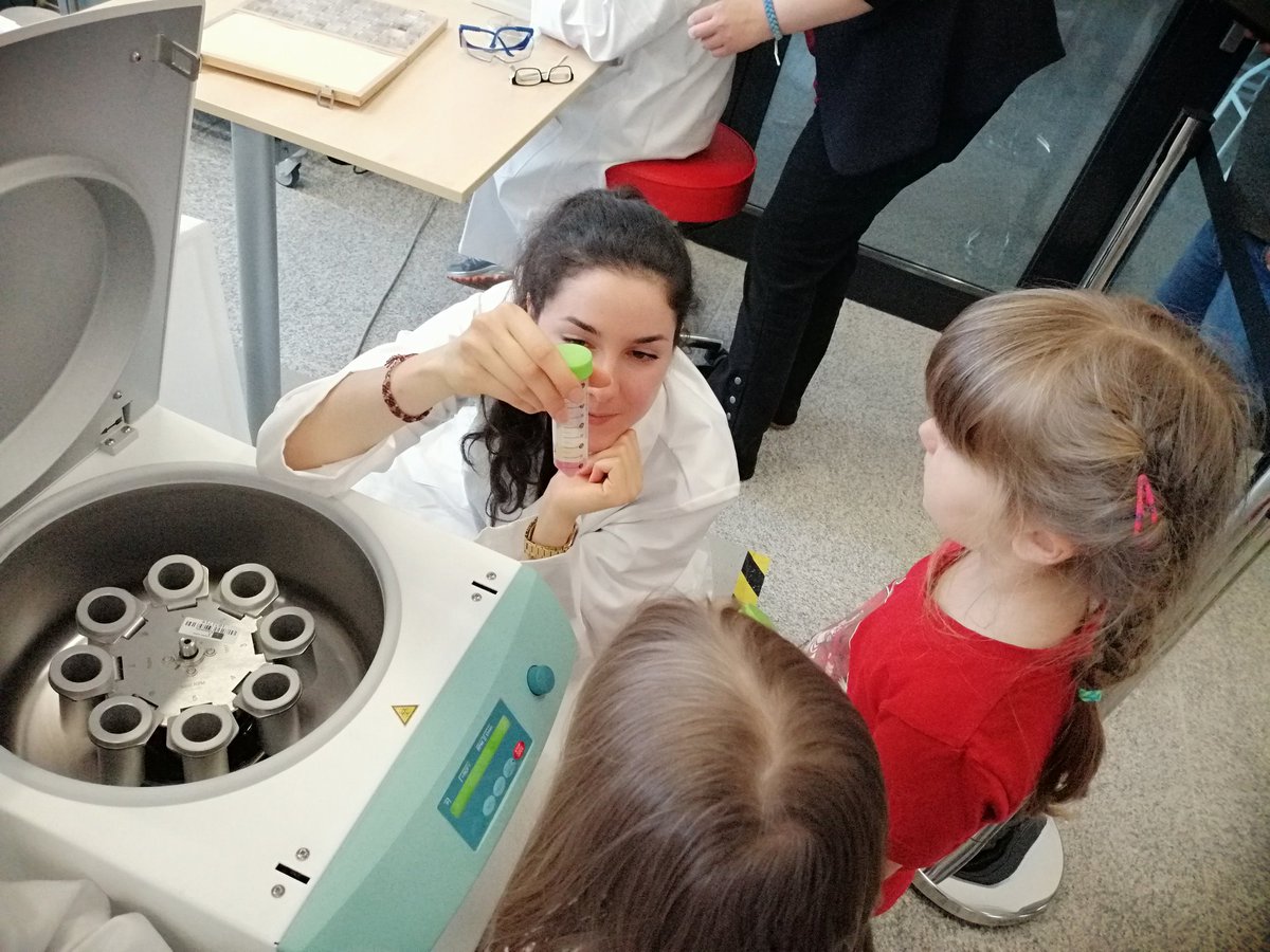 Maria39244565's tweet photo. Shared fun and excitement with my daughter at the long night of science #LNDW24 - can't start early enough to spark kids' interest in #stem!

Thanks to all the people who made this event happen and who came up with such great experiments for kids! https://t.co/s3bPQpWFXv