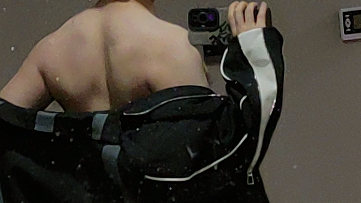 最近好像吃胖了，接着健身