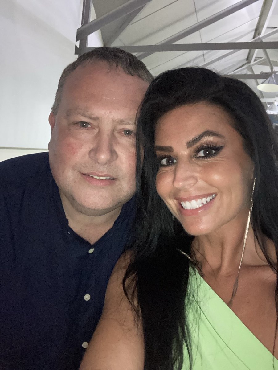 KevinLawesy's tweet photo. So not only did I beat two time world pool champion 🌍 🎱🎱 Chris melling lastnight i also got to spend some quality time with this beauty ❤️❤️ #LovePool #LoveJade #YesKev https://t.co/5Z5r3NBHQx