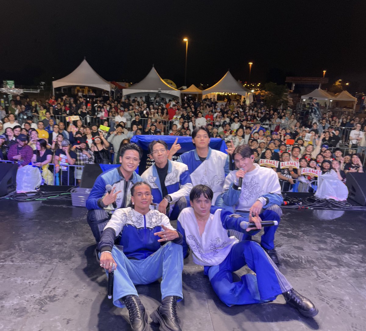 Malayo pa pero malayo na 🥹🤎

Toronto crowd, one of the best. Maraming salamat po sa mainit na pagtanggap sa amin 🇨🇦🤎
Kita-kits ulit? 🫶🏼☝🏽

#ALAMATonMISTMusicFest