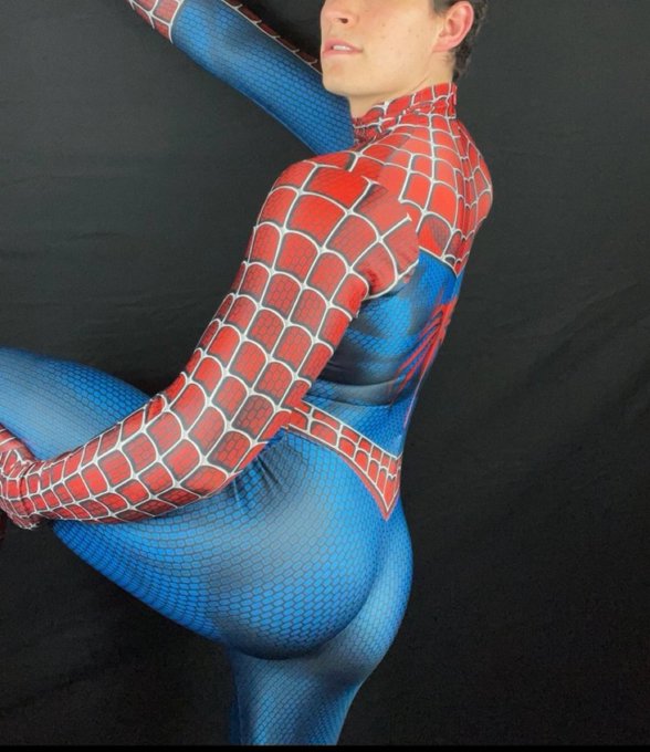 Throwback to the Halloween spidey suit 😋 https://t.co/jXDxEAR5n7