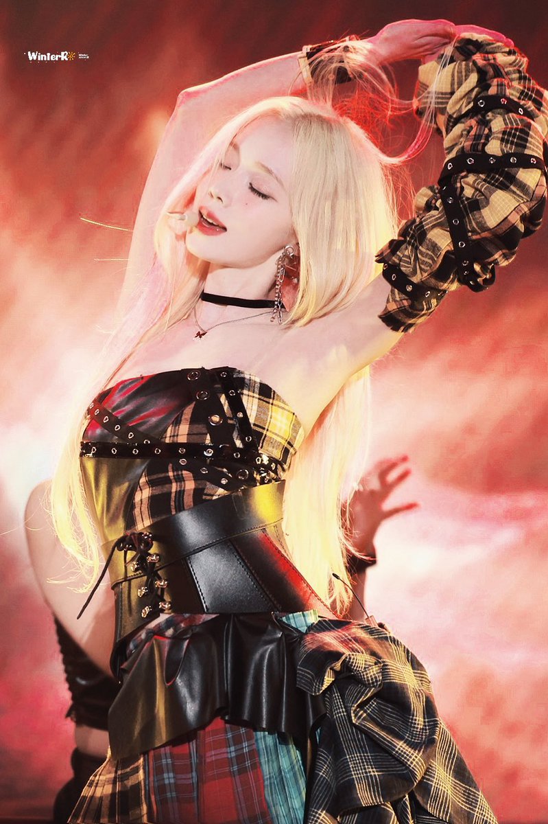 archivedwinter's tweet image. goddess