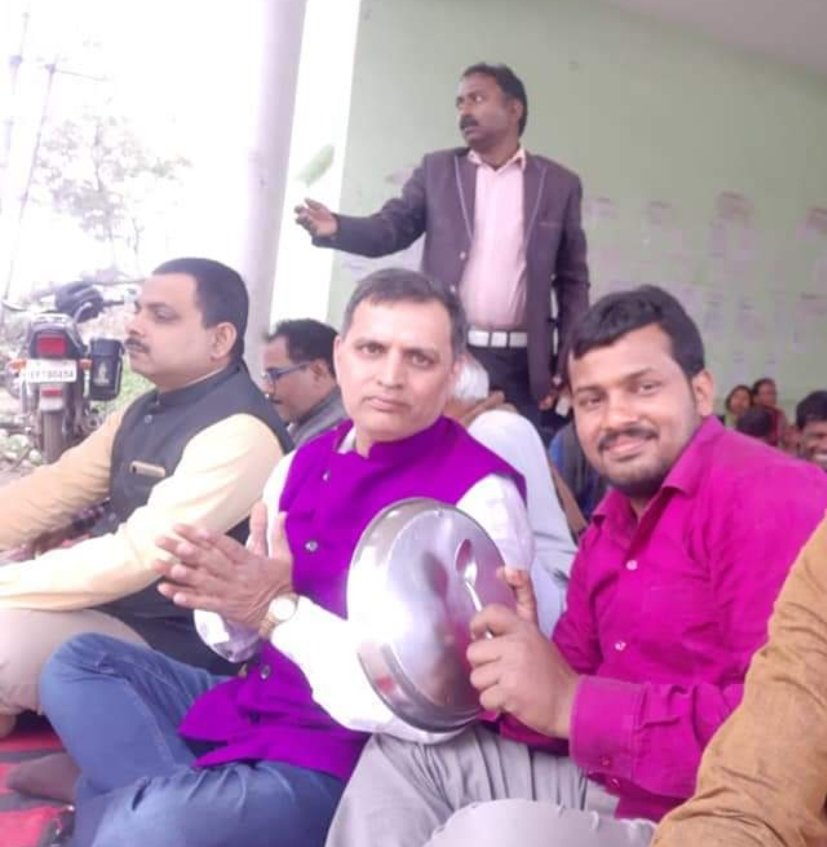 chandanpatel10_'s tweet photo. सक्षमता पास शिक्षकों की जल्द से जल्द पोस्टिंग करे सरकार..
शिक्षकों को सड़कों पर उतरने को मजबूर नहीं करें..
#BiharSakshamtaPosting

@BEdEktaManch @BiharTeacherCan @niyojit_teacher @BiharEducation_
@Jduonline @NitishKumar @News18Bihar @BiharTakChannel
@sidarths @sunilkbv https://t.co/z15xO1DE5j
