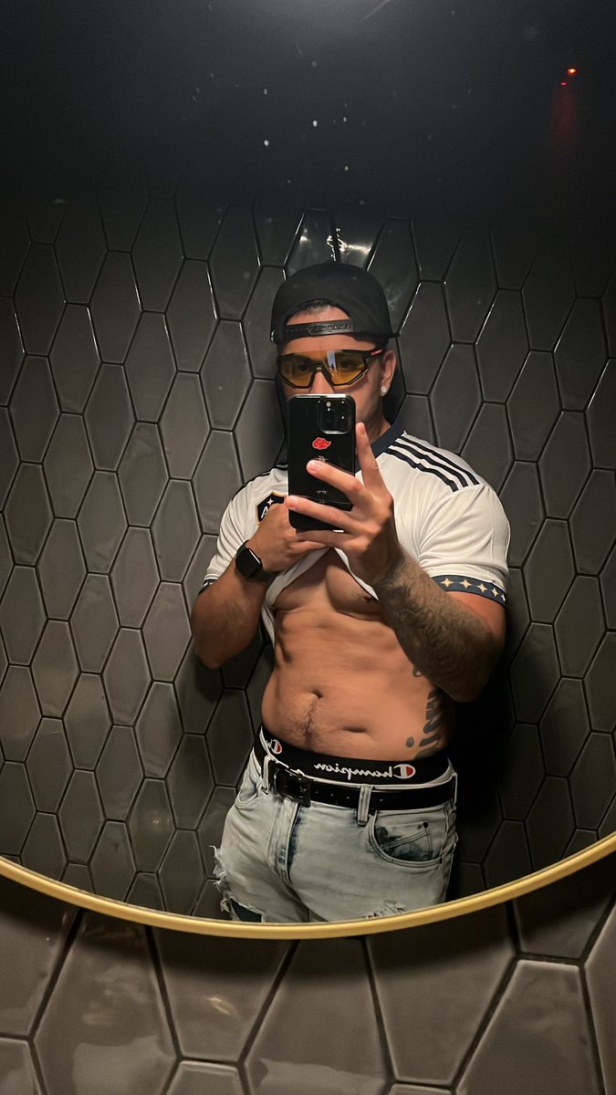 eddi3boyyyy's tweet photo. Brunch bod ☀️ 🥂 https://t.co/BIeq4xjG6O