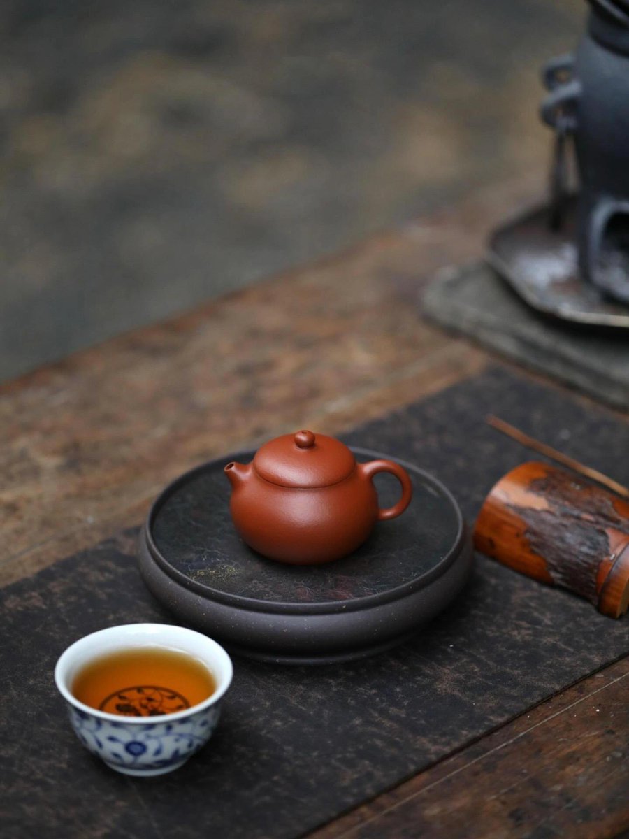 morimatea's tweet photo. It‘s a relaxing and peaceful moment.
.
.
.
#teatime #outdoortea #yixingteapot #xishihu #teawareaddict #tealover #quiet #peace #zentea #teapeople #relaxmoment #cozyplace #cozyandcomfy #aesthetic #artistic #beautifulnature #tea #teaoflife #morimatea https://t.co/swbI90gLz3