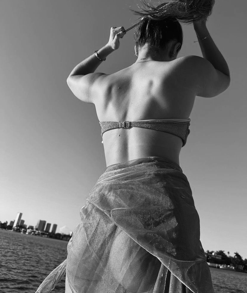 imtxllxngcyp's tweet image. a poché le gusta tomarle fotos a daniela de espalda, y la entiendo.