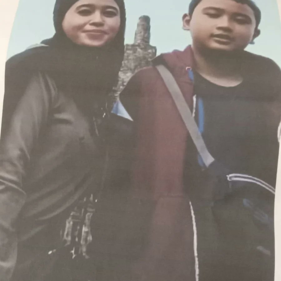 Meninggalkan rumah pada tanggal 14 juni 2024  skj 06:00 wita,seorang istri dan anak 
ats nama : Ningrum (38thn) (Istri) dan Lucky syafa albadi (Anak kandung) (12thn)
warga : jln Hm Rafli rt 008 Desa Pasir panjang Kec Arsil Kab kobar kalteng
bisa menghubungi no hp
085245179519