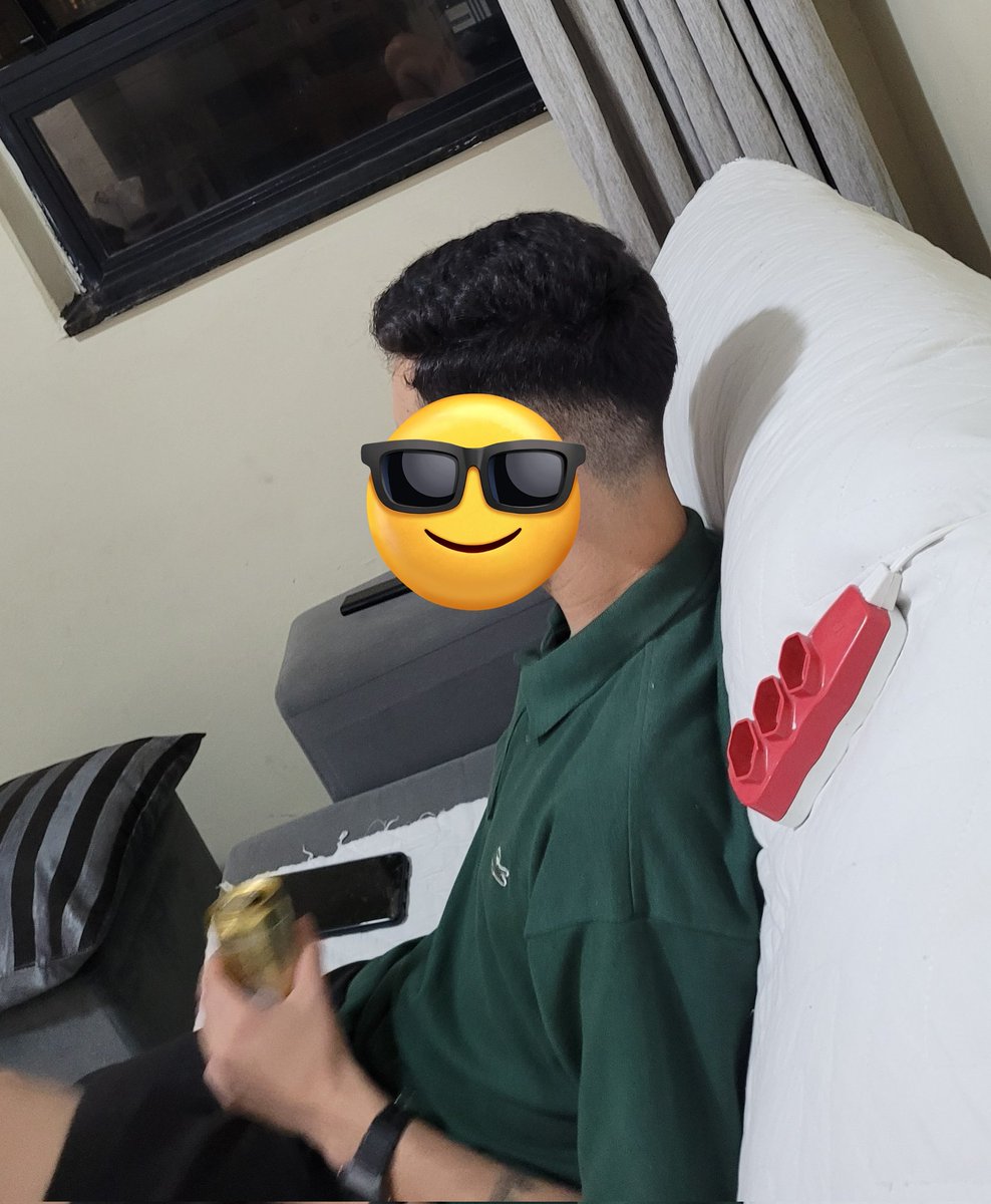adamzinhow's tweet photo. Querido diário,

Meu colega hétero veio beber/F1 em casa, e eu já sei que ele quer e eu tô querendo tbm!
Eu vou ou não ? https://t.co/9qxdboOzro