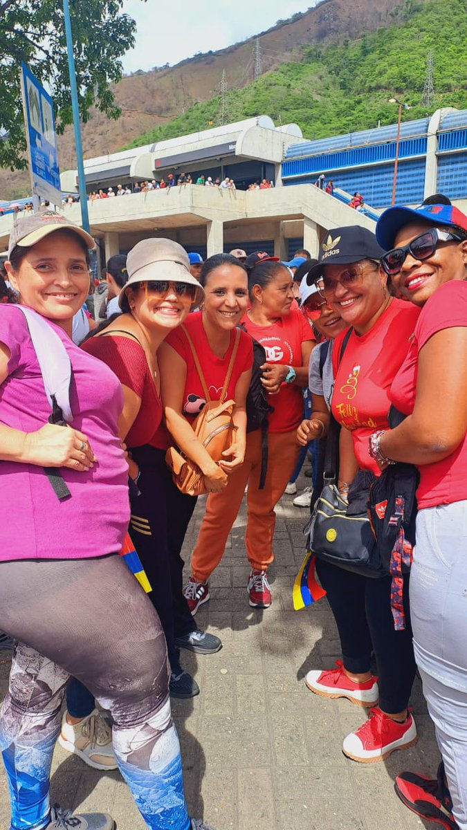 #22Jun || ¡#CombatientesConNico!🫶

El pueblo de Antímano, en Distrito Capital, se desbordó en las calles  con alegría y patriotismo para ratificar su compromiso con la lucha revolucionaria.

¡La esperanza está en la calle!📣