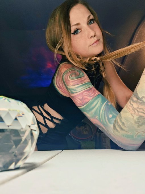 Entering the pixels in 15 min~ Join me??? https://t.co/id2KhXPEJ3 💜 https://t.co/x9dJqJ5kUB