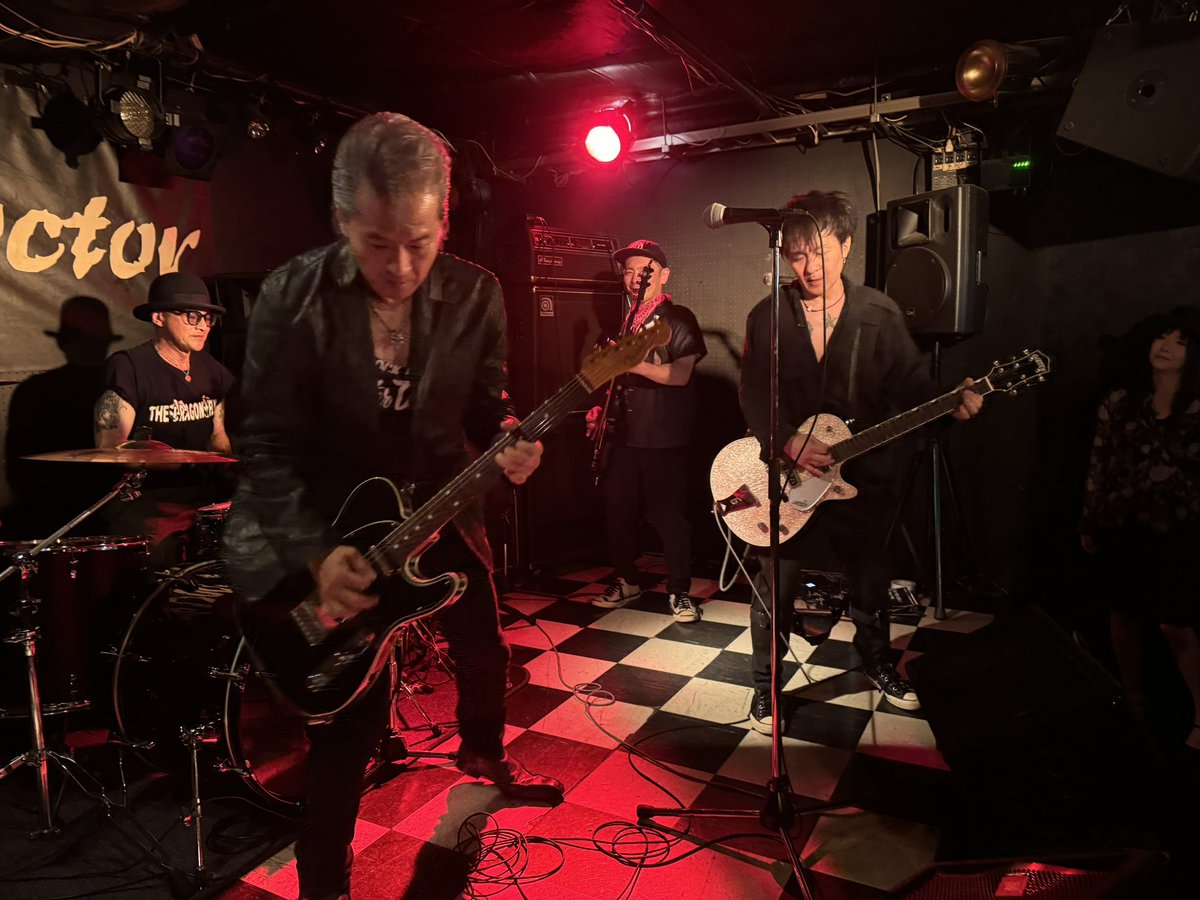 tokujiro1212's tweet photo. #THEDRAGONFLY のDr.KingEijiさんとの約22年前に組んでた伝説のバンド
#theCANDYSTRIPS
Gt.MASAYAさんとBaひろしさんで、復活ワンマンライヴをするということで、観に行ってきました。
昔から激しいROCK畑の人たちだったんだなぁと改めて知りました
#池袋clubdoctor https://t.co/z16HK4dDSF