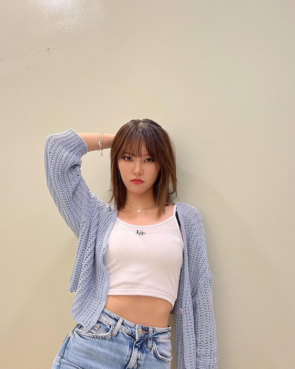 yeppeossong's tweet photo. Unwhitewashed Monday>>>>>> (there’s probably better clips or pictures but I can’t find them) https://t.co/zcXkyrUrsq
