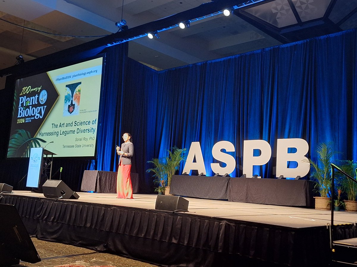 The Plant Cell Guest Editor <a href="/SonaliRoy_/">Sonali Roy</a> now on stage at #PlantBio2024 to present her talk, "The Art and Science of Harnessing Legume Diversity" as part of the <a href="/ASPB/">ASPB</a> President's Symposium 👏👏👏