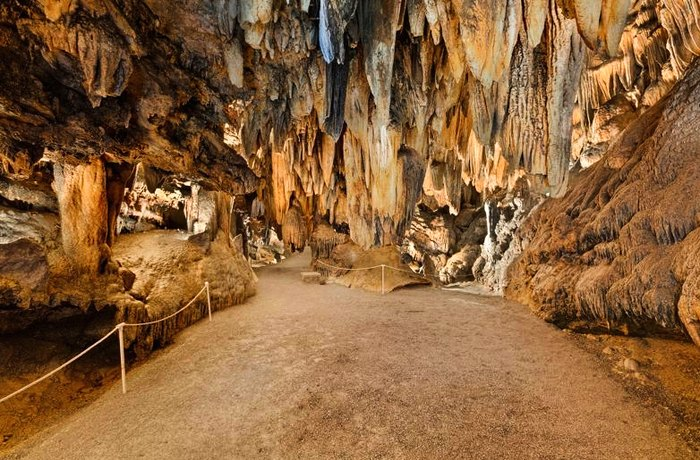 Pujemin's tweet photo. You, too, can visit the Desoto Caverns in Alabama!

https://t.co/2sROi0cbaQ

#JawsofSatan #Splatterday https://t.co/IXDxfRRCeJ