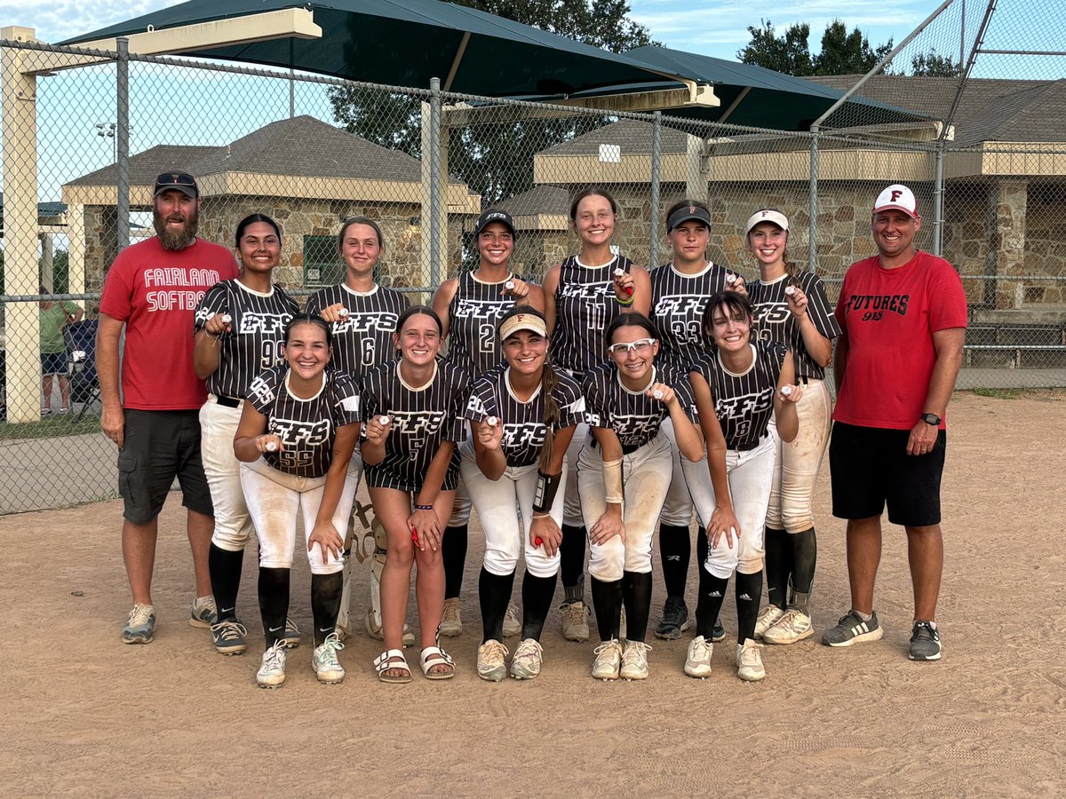 GracinRiggs11's tweet image. 4 Homeruns today and came home with another championship!