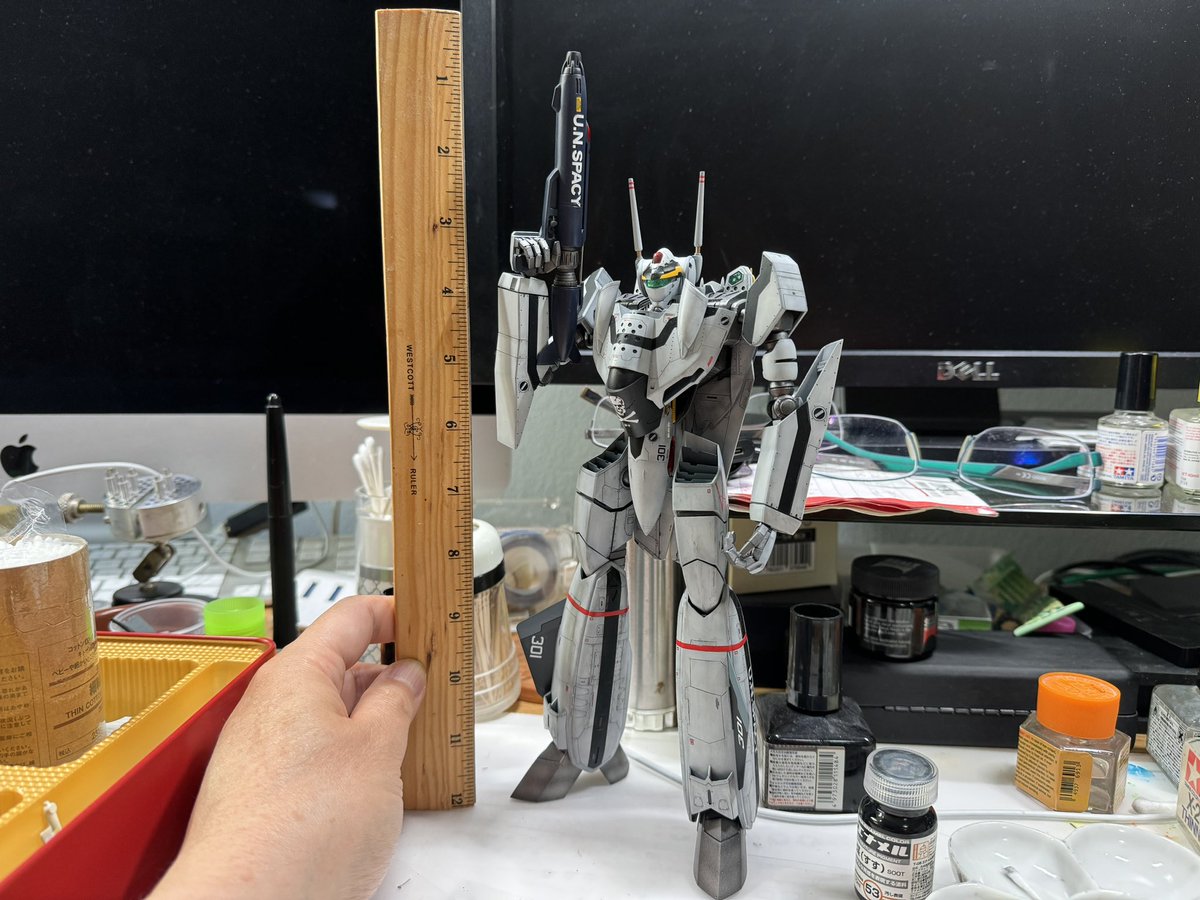 LimChubby's tweet photo. Hasegawa 1/72 VF-0S Battroid weathering #macross #macrosszero #vf0s #royfocker #hasegawa #マクロスモデラーズ https://t.co/kN3F9Vdp9R