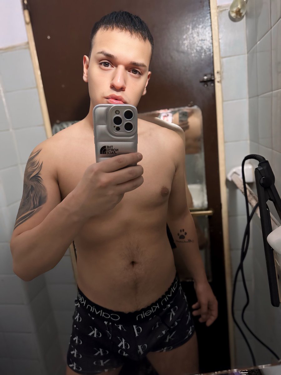 Lioenzo_'s tweet photo. Noche en casita 😌 paja y a dormir https://t.co/RRUsncGyEG