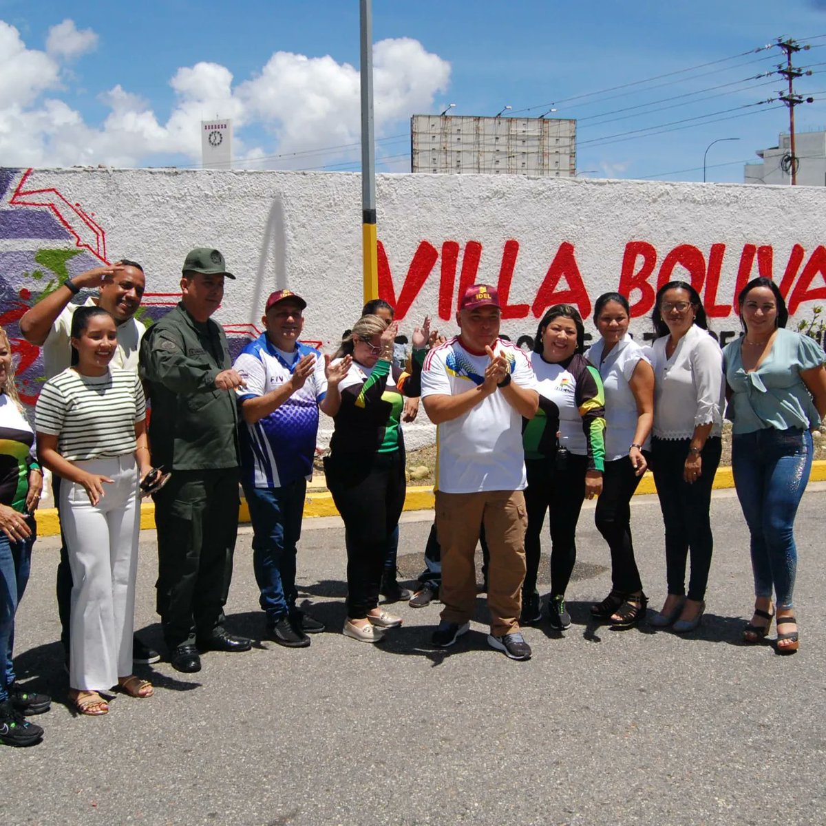 En el marco del Día Nacional del Deporte, entregamos la rehabilitación de la Villa Bolivariana en Barquisimeto, donde se benefician más de 440 atletas. 

El trabajo incluyó mejoras de habitaciones y áreas de terapia deportiva. 

Gracias Pdte. <a href="/NicolasMaduro/">Nicolás Maduro</a>.

#CombatientesConNico