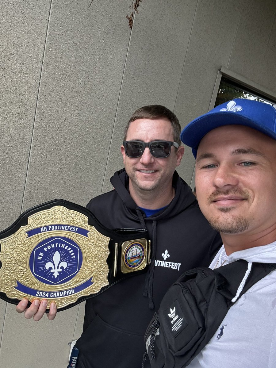 Avec les New Hampshire crew! After doing this page for over ten years, I finally made it up to see these stewards of the culture. Respect to all the work you all do up there 💙🤍⚜️.  #francoamerican #FA