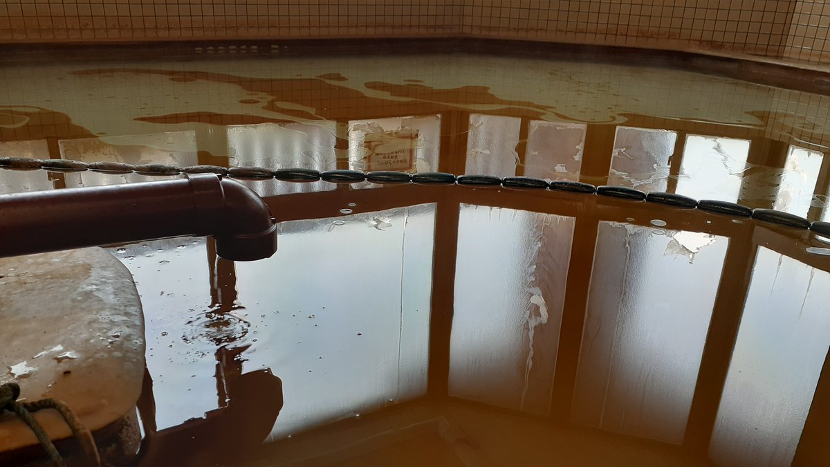 Toyotomi_onsen's tweet photo. 【きょうの油かげん】

今日の豊富温泉は雨☔
油かげんは少しうすめ。

6月も後半に差し掛かるにもかかわらず、
10℃台の肌寒い日が続いております。

今日は日曜日。
ぜひ身体をほっこりさせるために、
温泉にお立ち寄りくださいませ♨

 営業時間 10:00〜21:00(最終入館20:30)  
 #豊富温泉 #湯治 https://t.co/U8IThfcHB4
