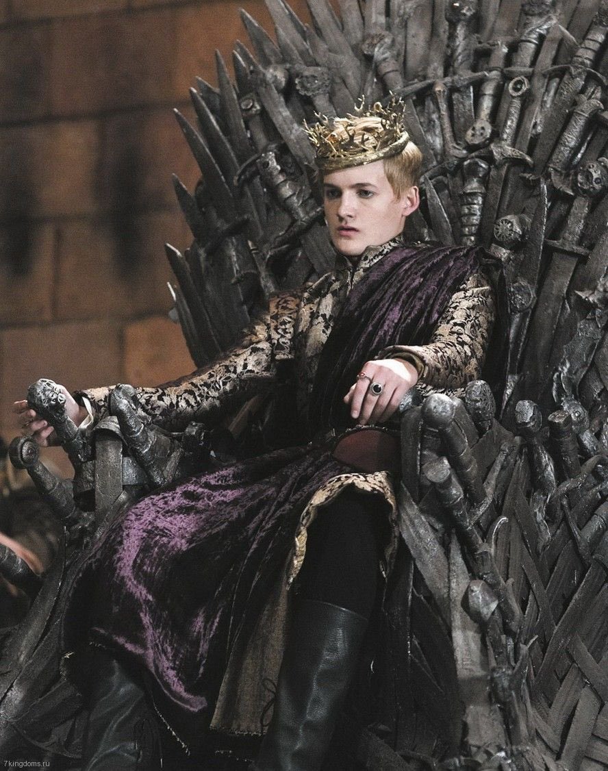 Será un hijo de la chingada y todo, pero el porte que tenía Joffrey Baratheon en el Trono de Hierro creo nadie lo logrará.