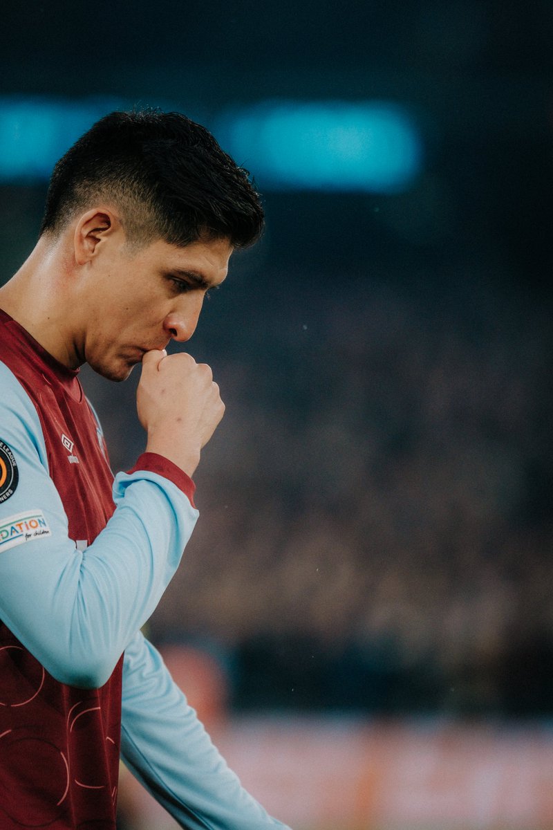 WestHamEspanol's tweet photo. Contigo, @EdsonAlvarez19. ❤️

Pronta recuperación. 🙏 https://t.co/zBSAyRadUi