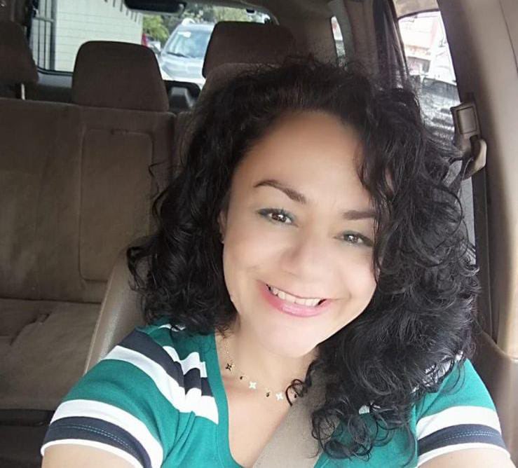 unpoliciadecr's tweet image. Con mucha indignación compartimos el siguiente video de esta “señora” quien con toda la indiferencia atropella un perro para acabar con su vida.