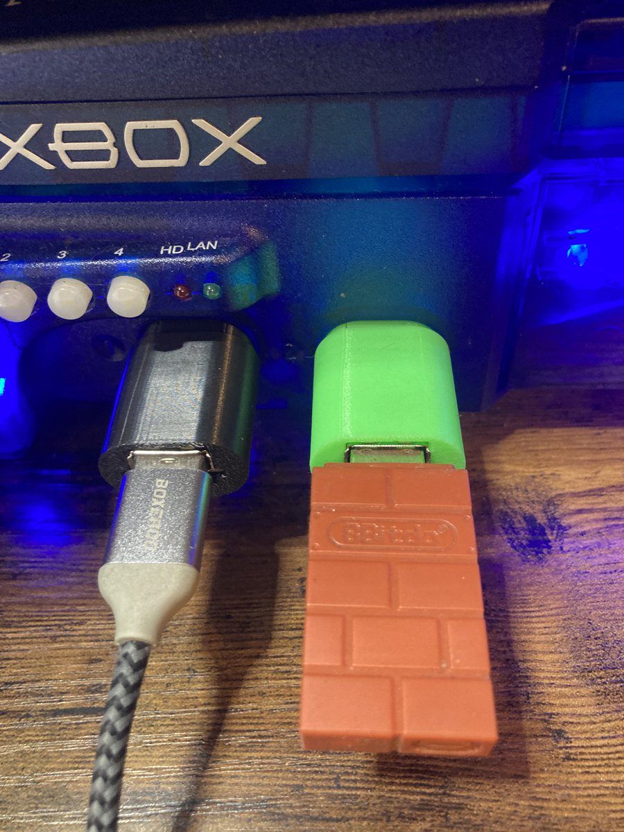 modzvilleusa's tweet photo. Excited to finally announce the Plug n Play OGX-Mini!
These allow you to use modern controllers on the original xbox. You can plug it in direct via USB or use it wirelessly with an 8bitdo adapter (Not included) 
The shells need a bit more fine tuning before release but you can click notify on right hand side of the listing if you're interested in getting one. They should be up and ready to ship within the week!

https://t.co/pvvFKedbOM