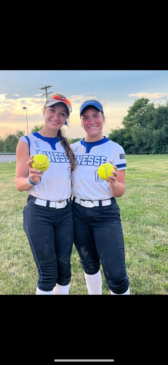08FinesseNEO's tweet photo. @madelynkevern making it happen, 3rd 💣 this weekend &amp; @s_michaels26 coming in clutch with a 2 run shot!! Great job ladies https://t.co/JyjVTxeGH3