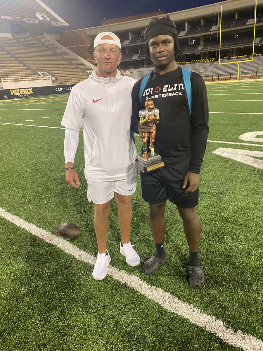 Eric12Perry's tweet image. Had a great time at the 601 Elite Qb camp. Winning MVP for Class ‘26 @wyattdalton4 @CoachWolfeDCHS @CoachPPrice @Bmayfield17 @_USMrecruiting @Coach_MSpurlock