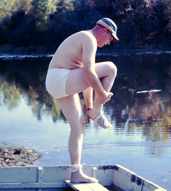 Herewego10132's tweet photo. Jockey boy going for a swim https://t.co/A3ViejeQYT