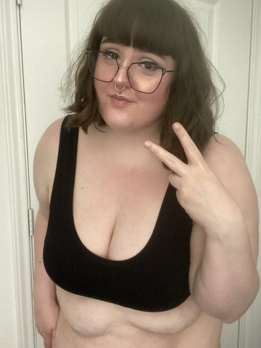 Just a reminder: I&rsquo;m cute! https://t.co/qR1c8fNw2E