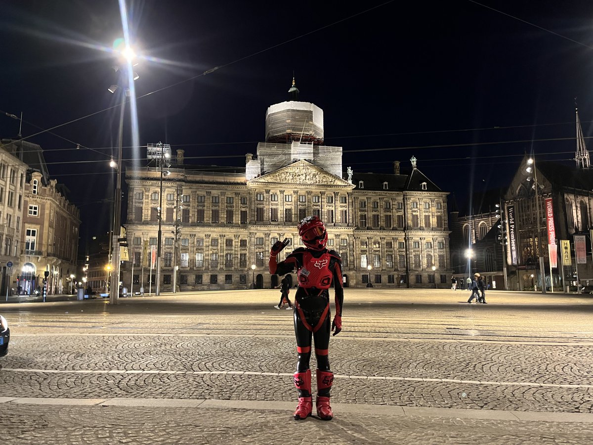 Pup E on de Dam together with  <a href="/ThraceMX/">Thrace 🔜 2026: Darklands, MRM, FWL, Folsom🍋 TBD.</a> after a nice night out in Club Church at <a href="/dutchrubbermen/">DUTCH RUBBERMEN 🇳🇱</a>