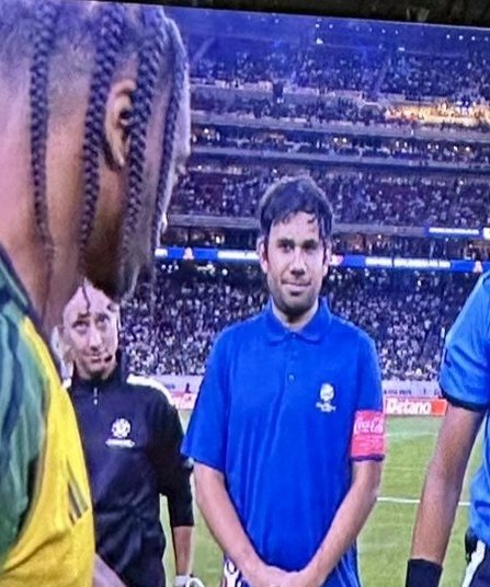 Quién te cae peor?

🔄 Caramelo

❤️ Werevertumorro 

#Mexico #jamaica #CopaAmérica2024