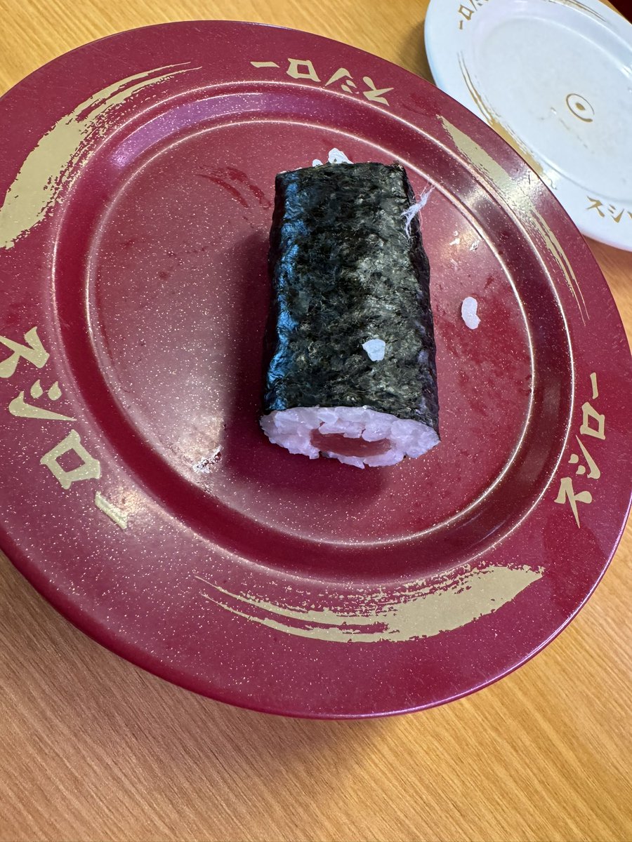 FX40964267's tweet photo. 久々スシロー来たらコップは洗えてないし、鉄火巻きは糸？毛のようなものがついてるし…
衛星管理大丈夫か？
#スシロー https://t.co/9eGSvqRAiL
