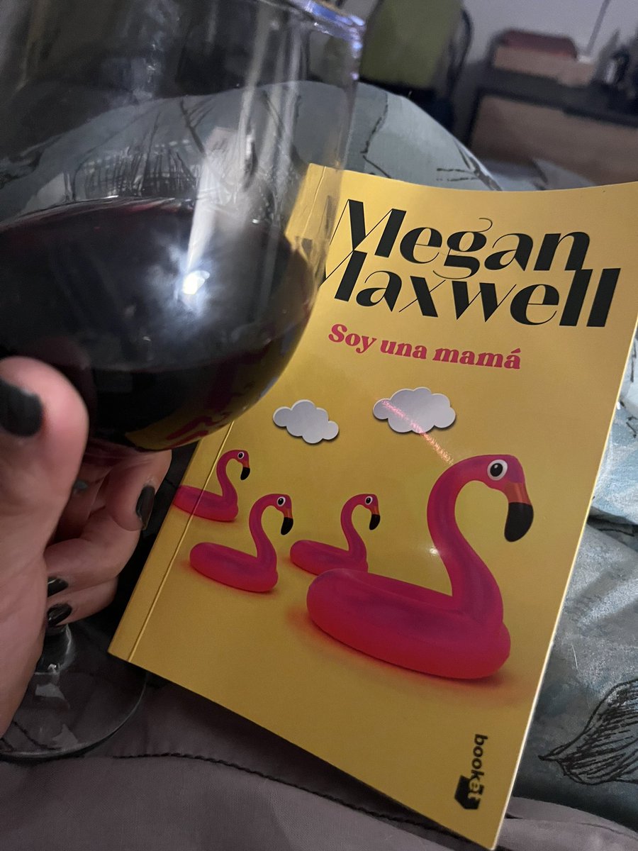 kekajah's tweet photo. Q mejor pasar la lluvia un buen libro y obviamente de @MeganMaxwell ( esta escritora cada vez que leo sus libros supera todo desde romanticismos , el erotismo, penas, ilusiones) y buen vinito …. https://t.co/kJQ803CaM4