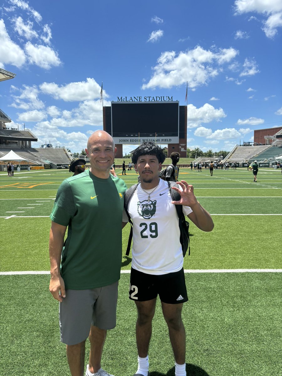flashoutIsh_8's tweet photo. Had a great time at the Baylor camp today at Mclane stadium.Learned a lot of things to help and perfect my craft to becoming a GREAT player.Won all my reps on 1 on 1s can’t wait to compete more at camps.#SICEM #RAMPRIDE #RAMNATION https://t.co/3II8ZXfJK5