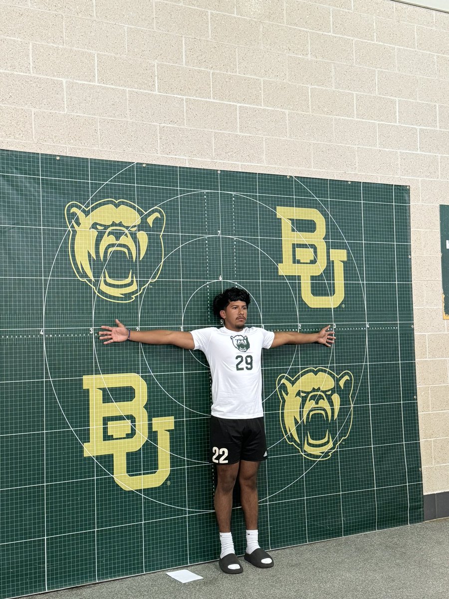 flashoutIsh_8's tweet photo. Had a great time at the Baylor camp today at Mclane stadium.Learned a lot of things to help and perfect my craft to becoming a GREAT player.Won all my reps on 1 on 1s can’t wait to compete more at camps.#SICEM #RAMPRIDE #RAMNATION https://t.co/3II8ZXfJK5