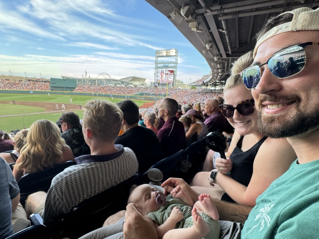 UreadeB's tweet photo. #mcws Maeve’s first CWS! https://t.co/z2r9Sdfc9b