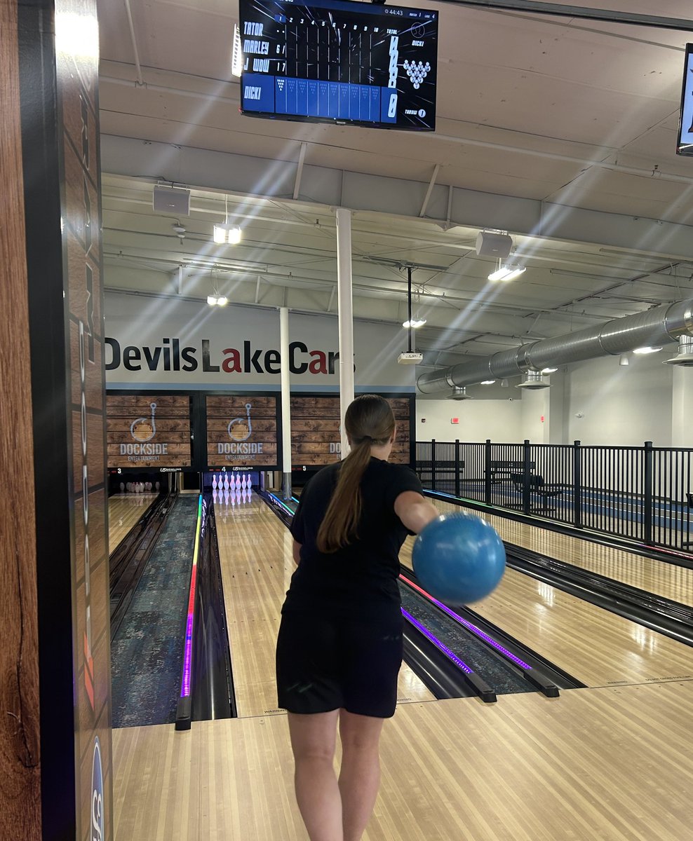 LRSCWHky's tweet image. Camp day 2‼️🦁 A great day full of activities at Dockside, ice time, and dinner at Lakeside!#Royalshockey