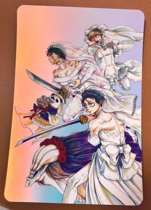 ノベルティポスカ届いた!!はや!!!!!! そして白版作成ミスで 左上にあったはずの ロゴが消えたけどしゃーなし 余計なことしなきゃよかった、、 裏にサークルロゴシールでも作って 貼るか…? ベール部分50%白抑えは 事故ってなくて大満足 良い透け感