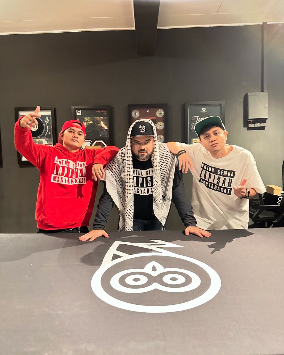 RydzaRadzy's tweet photo. Had a blast with the boys @ntahsape2ntah &amp; brother @tripdisz during our #QarmaSessions earlier this week, thanks for having us!

Shoutout to @qarmastudios @itsf2dz &amp; Big Ups to Malique, we hope y’all enjoy our set 🫡 

Stay tuned! #NtahSape2Ntah #NSSN #KBKSL2 https://t.co/tBEj1fY6nS