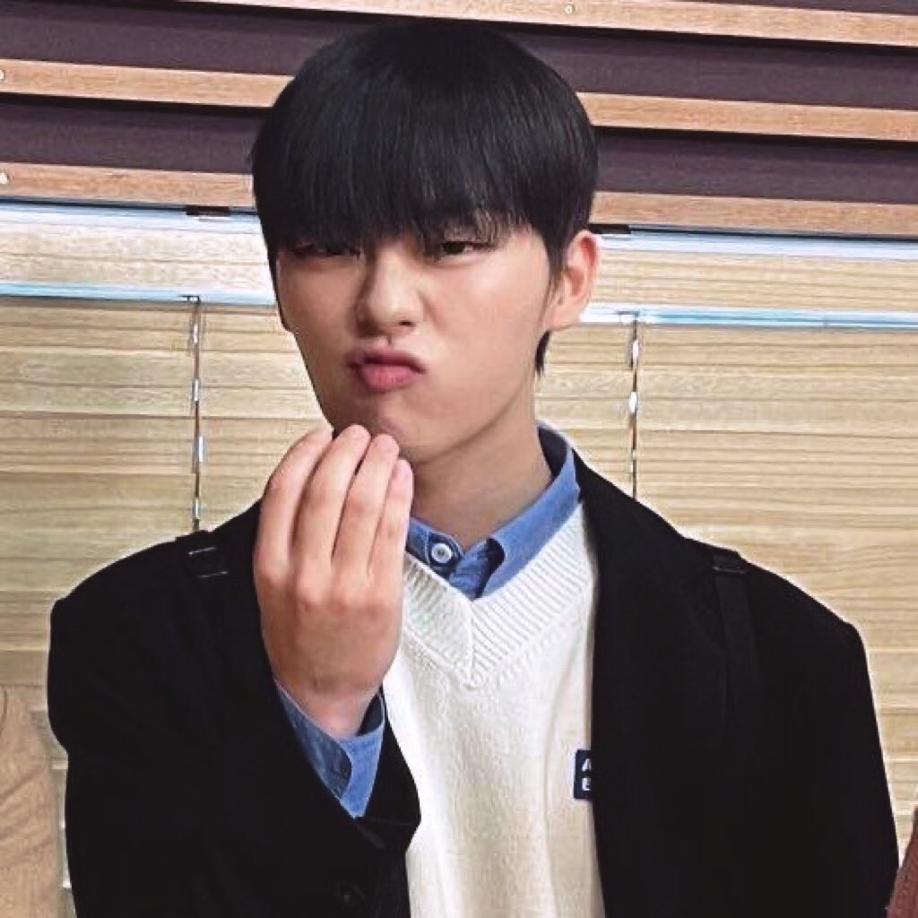 dailyhyunwook's tweet photo. pouty boy since new born

#최현욱 #CHOIHYUNWOOK https://t.co/Lfq098qIaW