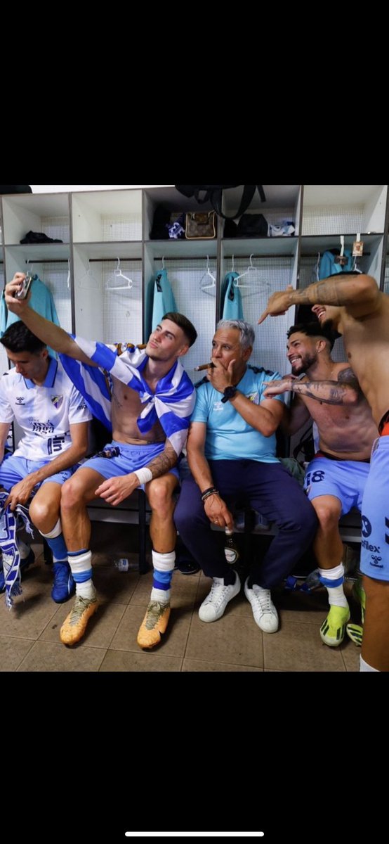 Mi tiburon azul, mi carletto y mis dos gitanitos lo han conseguido vamoos malaagaa!!!!💙🤍💙