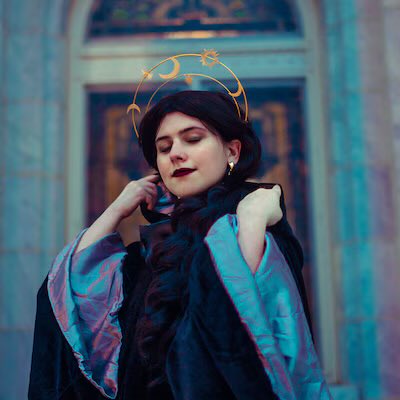 Trippinsdrawins's tweet image. The shoes, headdress, body chain, and makeup look I imagine for the Star Crossed Lovers @ChappellRoan look